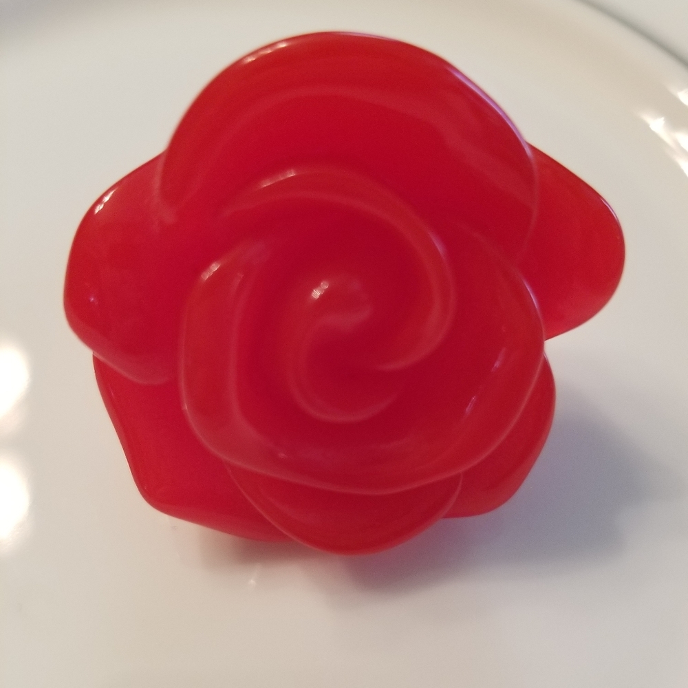 Extremely unique Rose Ring Beauty & Beast Disney - Picture 3 of 7